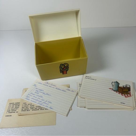Vintage Plastic Recipe Box Flowers Flip Top Lid with Some Recipes Lemon Bush - Picture 5 of 8